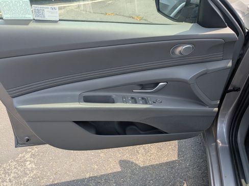 Used 2025 Hyundai Elantra SEL FWD image 15
