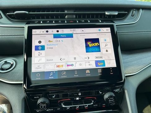 New 2025 Jeep Grand Cherokee Limited w/ Trailer Tow Package image 17