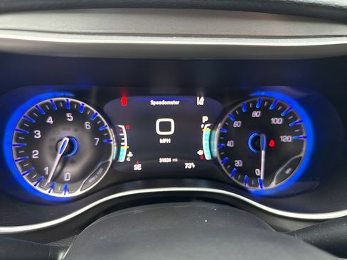 Used 2023 Chrysler Pacifica Touring-L AWD/4WD image 23