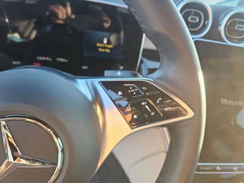 Used 2025 Mercedes-Benz GLC 300 4MATIC image 19