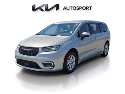 Used 2023 Chrysler Pacifica Touring-L