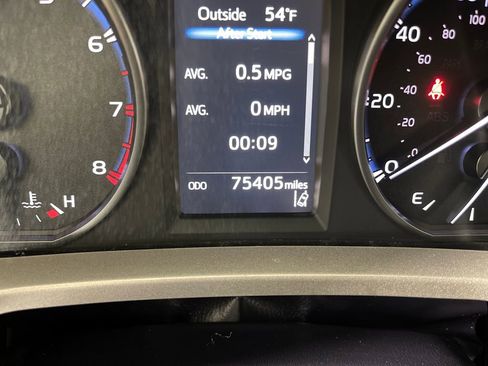 Used 2018 Toyota RAV4 LE image 21