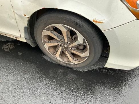 Used 2017 Honda Accord EX image 2