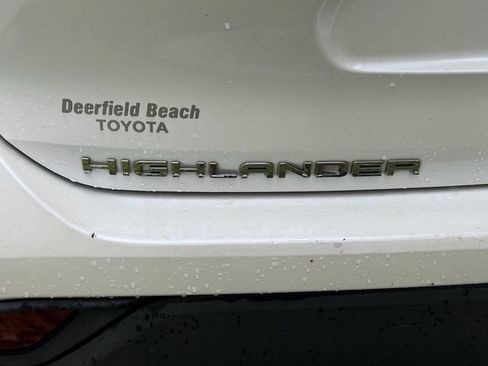 Used 2021 Toyota Highlander XLE FWD image 11