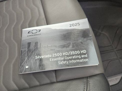 Used 2025 Chevrolet Silverado 2500 ZR2 w/ Technology Package image 17