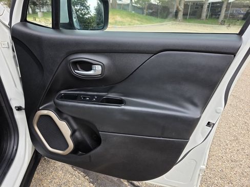 Used 2015 Jeep Renegade Limited AWD/4WD image 24
