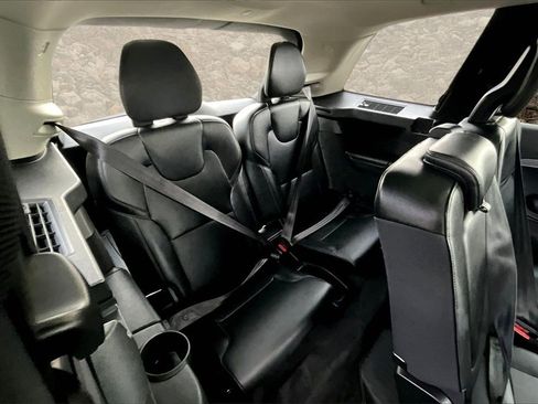 Used 2021 Volvo XC90 T5 Momentum w/ Protection Package Premier image 25