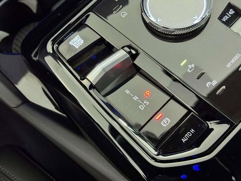 Used 2025 BMW 530i xDrive w/ Premium Package image 27