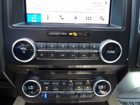 Used 2018 Ford Expedition Limited w/ Equipment Group 301A AWD/4WD image 32