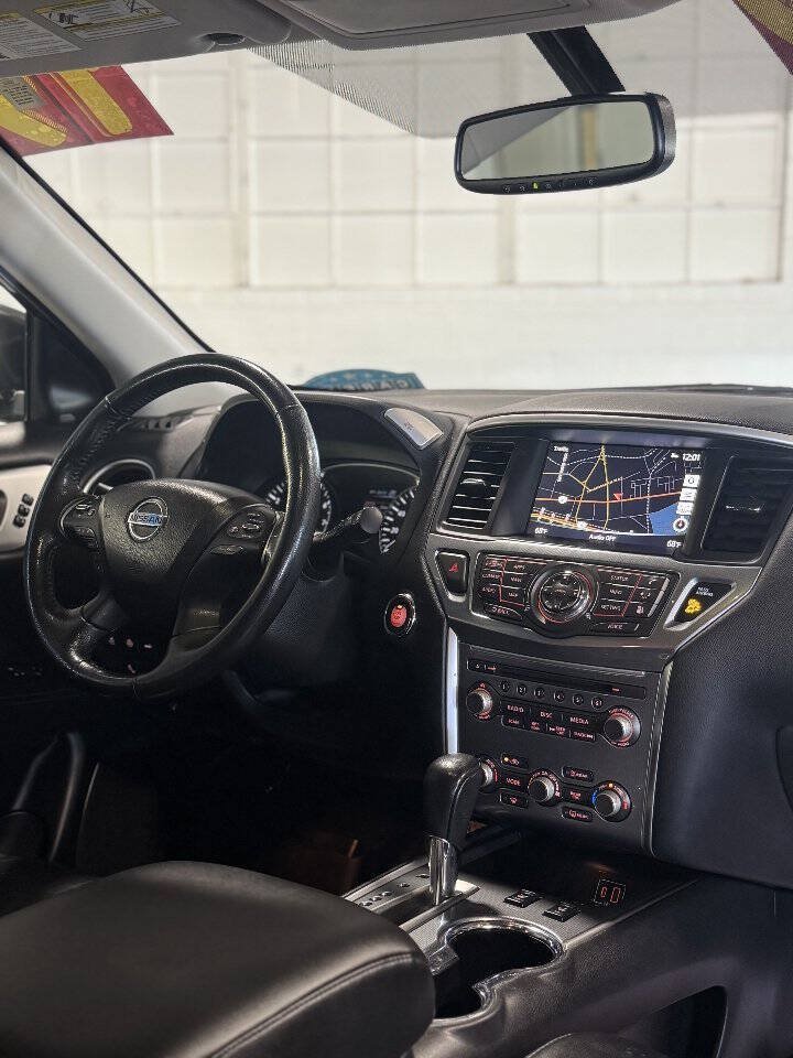 Used 2019 Nissan Pathfinder SL AWD/4WD image 3