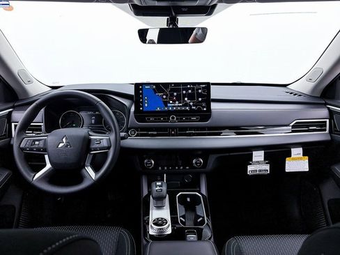 New 2025 Mitsubishi Outlander ES image 20