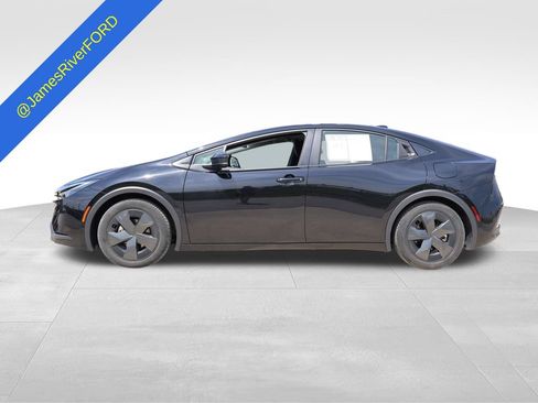 Used 2025 Toyota Prius LE FWD image 2