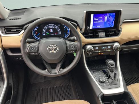 Used 2024 Toyota RAV4 LE AWD/4WD image 10