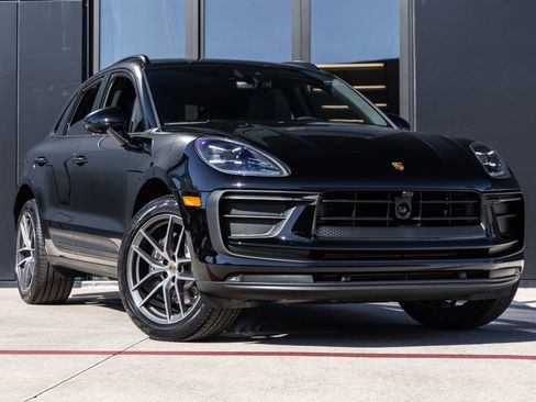 Certified 2026 Porsche Macan AWD/4WD image 6