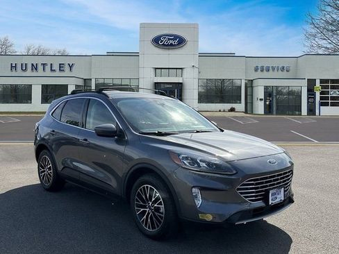 Used 2022 Ford Escape Titanium w/ Titanium Premium Package image 4