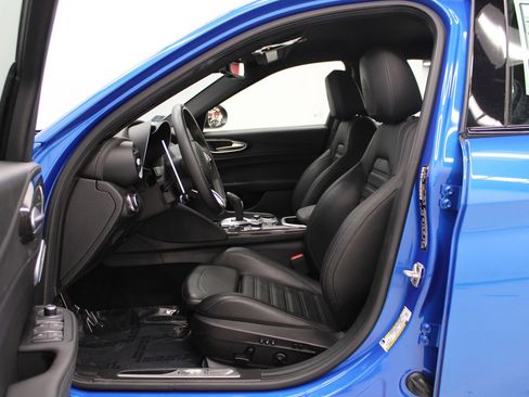 Used 2022 Alfa Romeo Giulia Quadrifoglio image 14