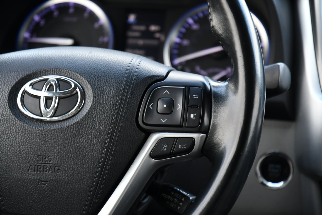 Used 2018 Toyota Highlander XLE AWD/4WD image 25