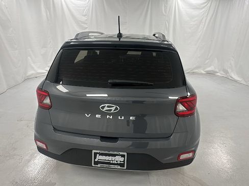 Used 2024 Hyundai Venue SEL image 4