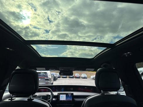 Used 2024 Lincoln Nautilus Premier w/ Equipment Group 102A image 18