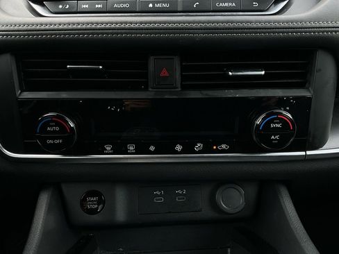 Used 2025 Nissan Rogue SV image 27