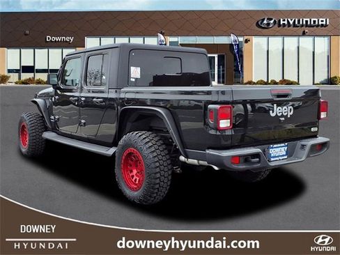 Used 2023 Jeep Gladiator Overland image 4