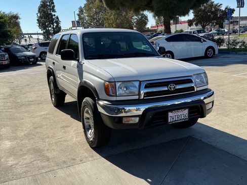 Used 2000 Toyota 4Runner 2WD image 4