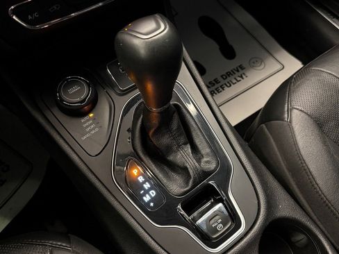 Used 2020 Jeep Cherokee Limited image 18