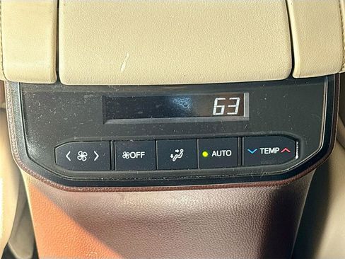 Used 2020 Toyota Highlander Limited image 26