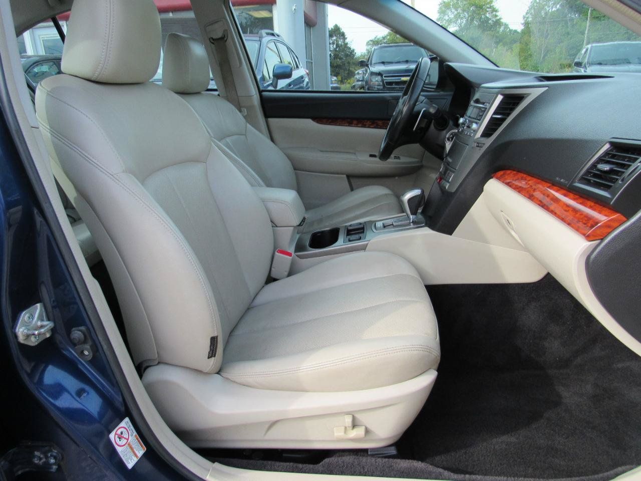 Used 2010 Subaru Legacy 2.5i Limited AWD/4WD image 7