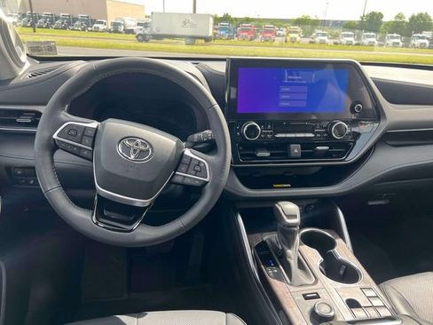 Used 2023 Toyota Highlander Limited AWD/4WD image 26