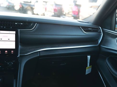 New 2025 Jeep Grand Cherokee L Overland image 23