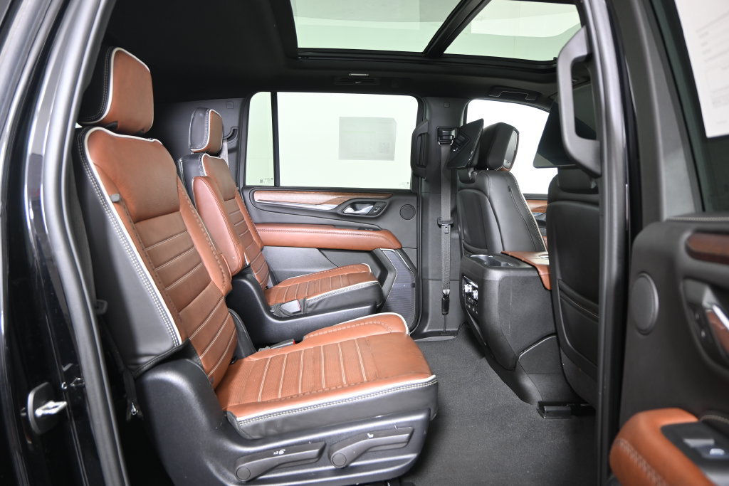 Used 2024 GMC Yukon XL Denali Ultimate AWD/4WD image 15