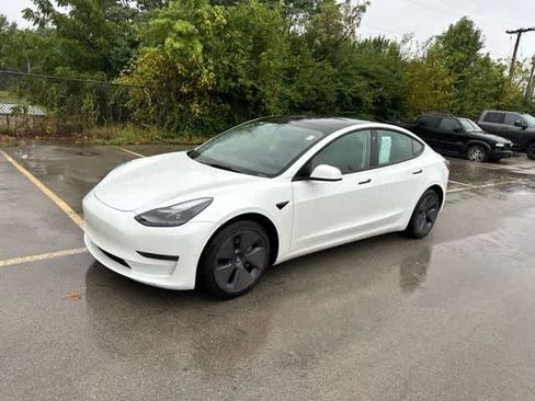 Used 2023 Tesla Model 3 Standard Range RWD image 2