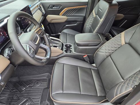 New 2026 GMC Canyon Denali image 9