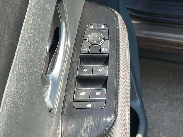 Used 2025 Nissan Kicks SR AWD/4WD image 26
