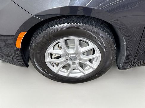 Used 2023 Chrysler Pacifica Touring-L FWD image 24