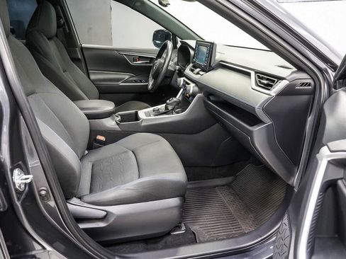 Used 2022 Toyota RAV4 SE w/ SE Grade Weather Package AWD/4WD image 16