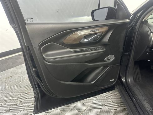 Used 2022 GMC Terrain Denali w/ Denali Premium Package image 11