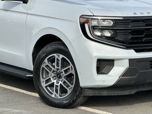Used 2025 Ford Expedition Active image 41