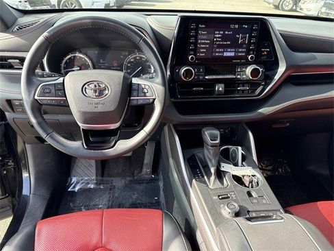 Used 2022 Toyota Highlander XSE image 18