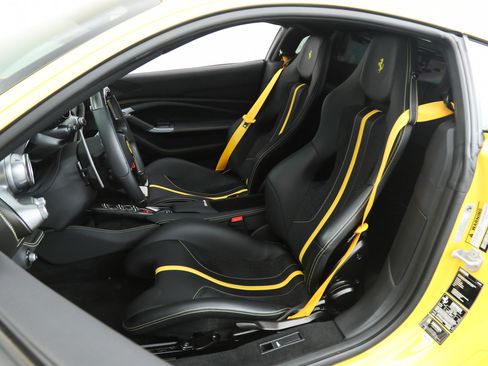 Certified 2022 Ferrari F8 Tributo RWD image 5
