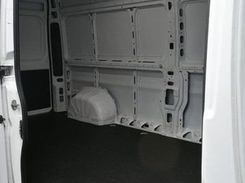 Used 2023 RAM ProMaster 2500 FWD image 13