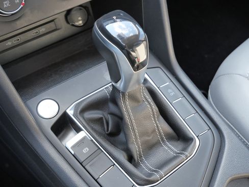 Certified 2022 Volkswagen Taos SE image 25