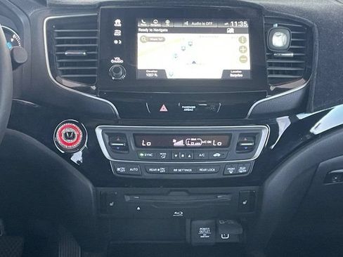 Used 2021 Honda Pilot Touring image 13