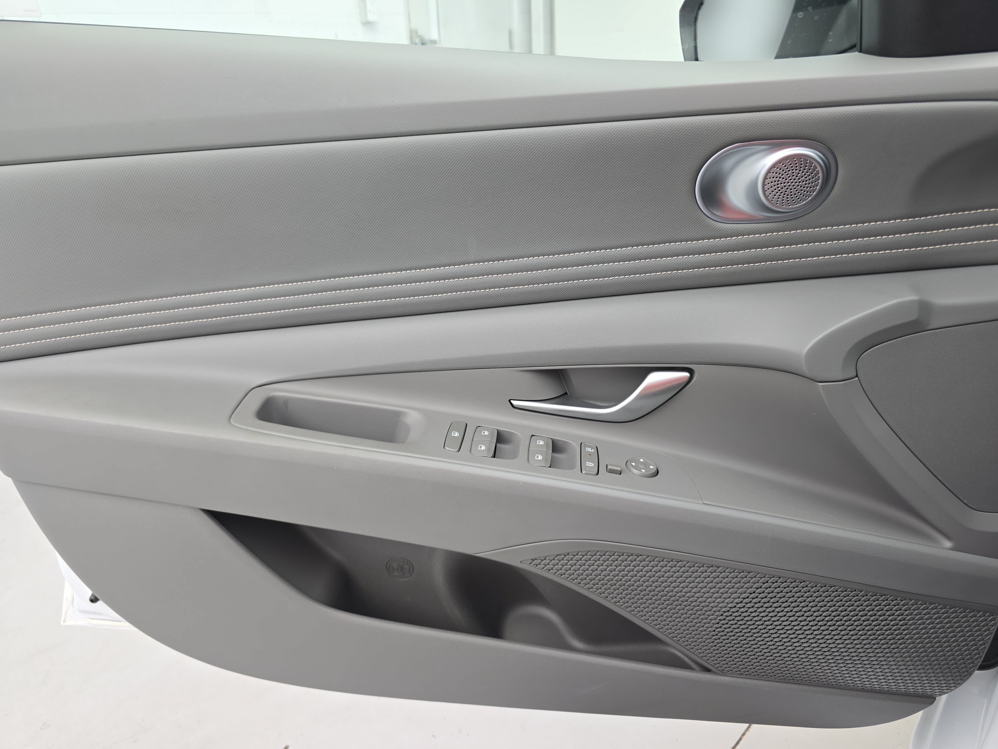 Used 2025 Hyundai Elantra SEL FWD image 26