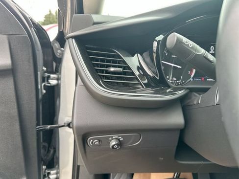 Used 2023 Buick Envision Essence FWD image 21