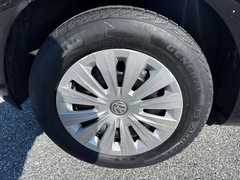 Used 2015 Volkswagen Golf Launch Edition FWD image 31