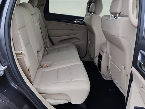 Used 2019 Jeep Grand Cherokee Laredo image 17