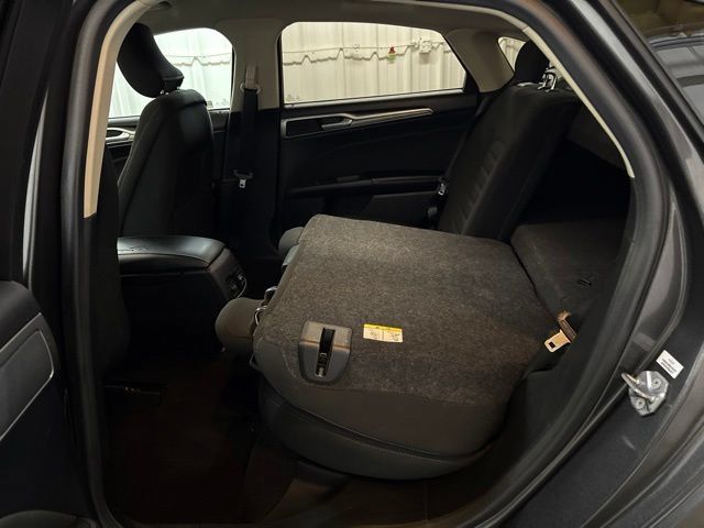 Used 2019 Ford Fusion SE FWD image 19