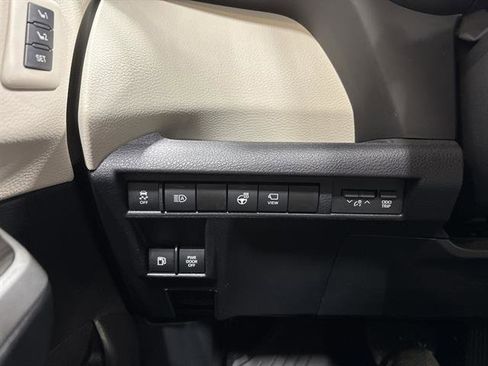 Used 2024 Toyota Sienna Platinum image 16